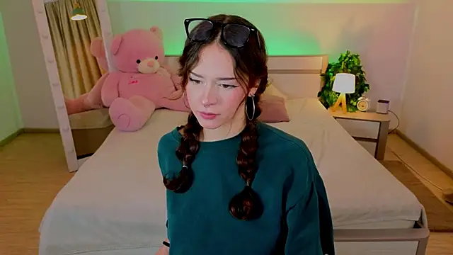 Adetta online show from 11-16-25, 10:10