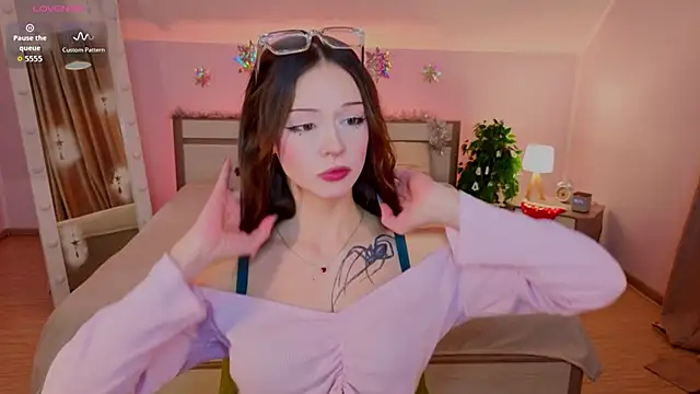 Adetta online show from 12-18-25, 10:21