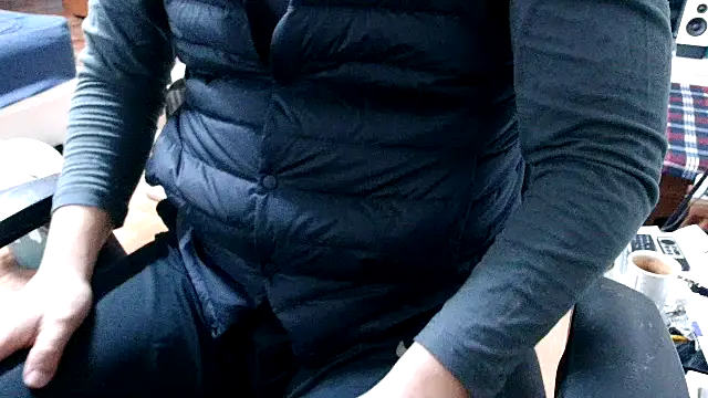 Snapshot of HoRangGoon chatting on 12-04-25, 02:37 HoRangGoon online show from 12-04-25, 02:37