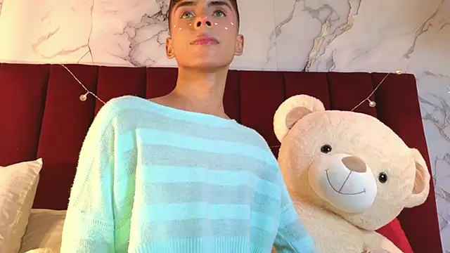 Snapshot of PrincePoppy chatting on 10-02-25, 08:38 PrincePoppy online show from 10-02-25, 08:38