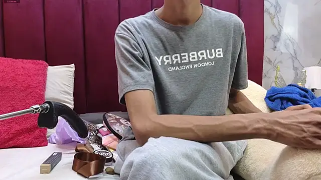 Snapshot of PrincePoppy chatting on 10-31-25, 08:43 PrincePoppy online show from 10-31-25, 08:43