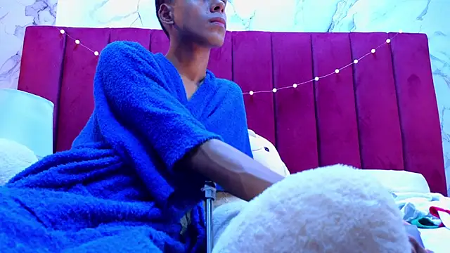 Snapshot of PrincePoppy chatting on 12-17-25, 08:37 PrincePoppy online show from 12-17-25, 08:37