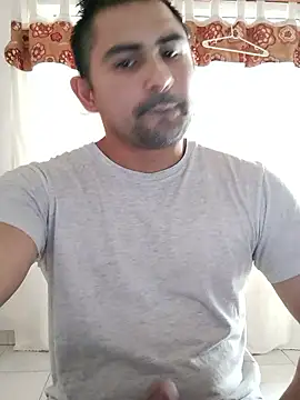 Snapshot of Bradd_32 chatting on 01-08-26, 05:26 Bradd 32 online show from 01-08-26, 05:26