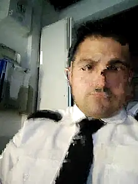 Snapshot of Bradd_32 chatting on 02-02-26, 12:20 Bradd 32 online show from 02-02-26, 12:20