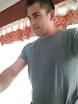 Snapshot of Bradd_32 chatting on 02-14-26, 11:51 Bradd 32 online show from 02-14-26, 11:51