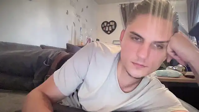 Snapshot of Sweetbooy90 chatting on 09-30-25, 07:46 Sweetbooy90 online show from 09-30-25, 07:46