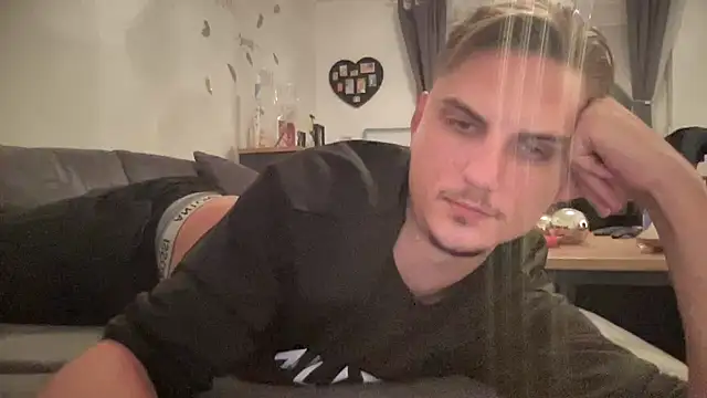 Snapshot of Sweetbooy90 chatting on 10-10-25, 09:14 Sweetbooy90 online show from 10-10-25, 09:14