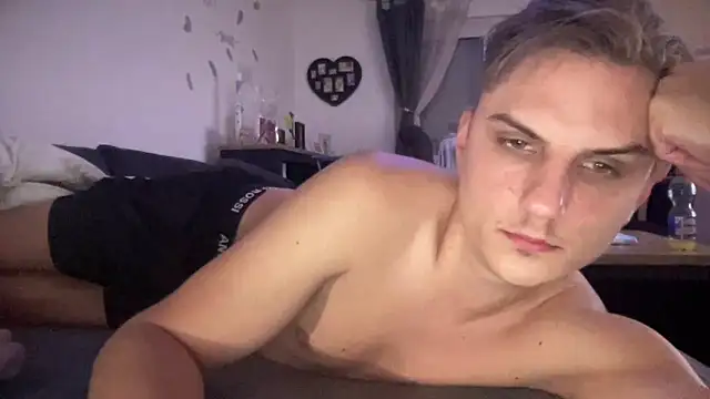 Snapshot of Sweetbooy90 chatting on 10-14-25, 09:59 Sweetbooy90 online show from 10-14-25, 09:59