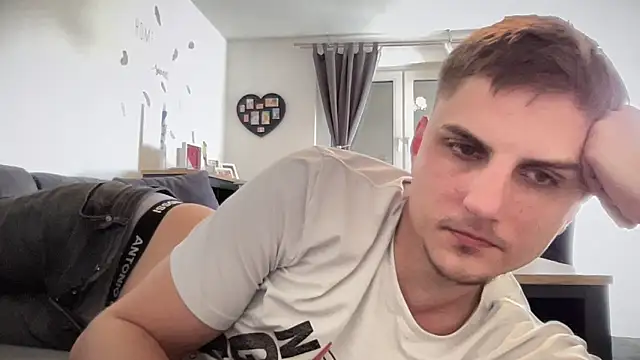 Snapshot of Sweetbooy90 chatting on 03-21-26, 11:26 Sweetbooy90 online show from 03-21-26, 11:26