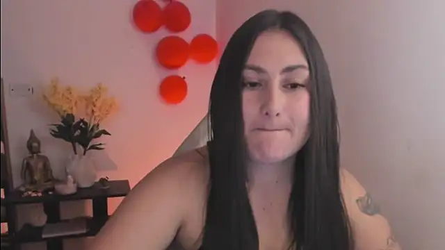 Snapshot of EmaTramel chatting on 09-19-25, 08:53 EmaTramel online show from 09-19-25, 08:53