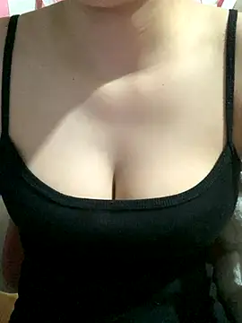 Snapshot of Linhtruong_ chatting on 09-28-25, 12:10 Linhtruong  online show from 09-28-25, 12:10