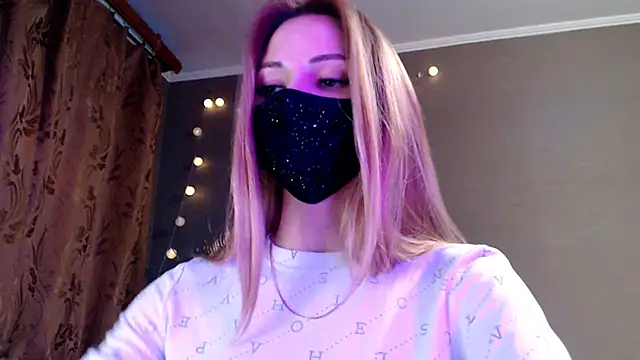 Snapshot of Iris_lave chatting on 03-18-26, 04:10 Iris lave online show from 03-18-26, 04:10