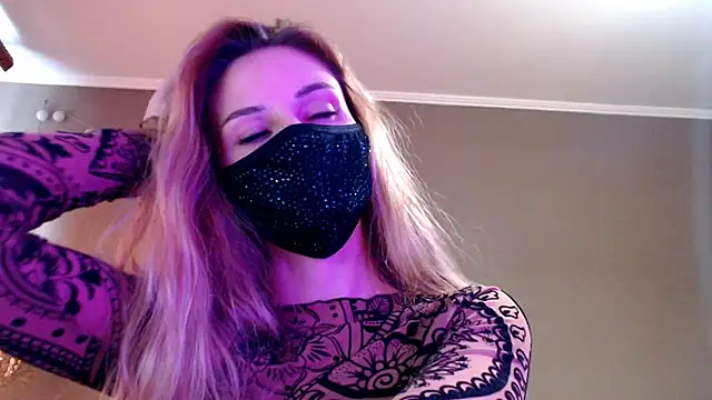 Snapshot of Iris_lave chatting on 04-13-26, 02:44 Iris lave online show from 04-13-26, 02:44