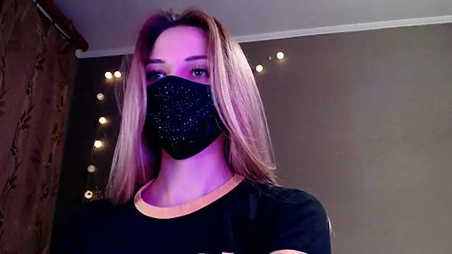 Snapshot of Iris_lave chatting on 04-14-26, 05:30 Iris lave online show from 04-14-26, 05:30