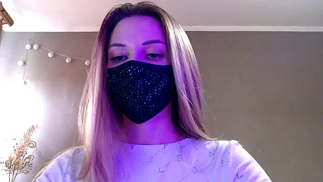 Snapshot of Iris_lave chatting on 04-15-26, 03:30 Iris lave online show from 04-15-26, 03:30