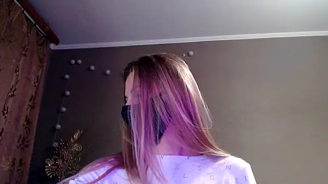 Snapshot of Iris_lave chatting on 04-15-26, 07:58 Iris lave online show from 04-15-26, 07:58