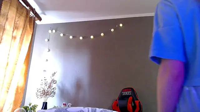 Snapshot of Iris_lave chatting on 04-18-26, 02:32 Iris lave online show from 04-18-26, 02:32