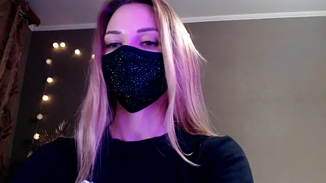Snapshot of Iris_lave chatting on 04-18-26, 07:07 Iris lave online show from 04-18-26, 07:07