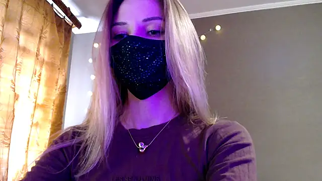 Snapshot of Iris_lave chatting on 04-20-26, 02:31 Iris lave online show from 04-20-26, 02:31