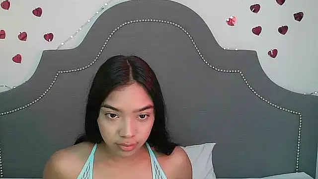 Snapshot of pocahontamoon chatting on 11-01-25, 03:58 pocahontamoon online show from 11-01-25, 03:58