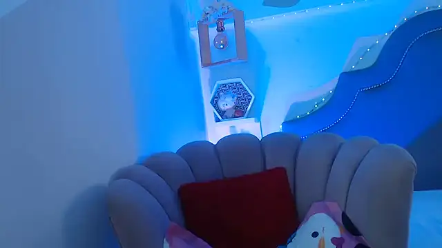 Snapshot of pocahontamoon chatting on 02-27-26, 03:23 pocahontamoon online show from 02-27-26, 03:23