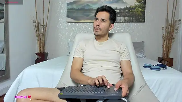 Snapshot of loghan_fox chatting on 10-02-25, 03:02 loghan fox online show from 10-02-25, 03:02