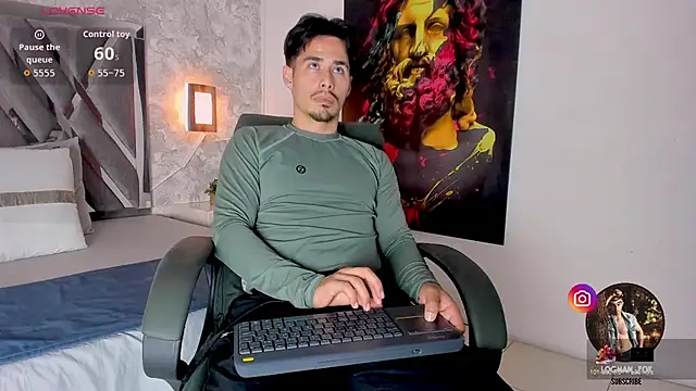 Snapshot of loghan_fox chatting on 10-14-25, 03:40 loghan fox online show from 10-14-25, 03:40