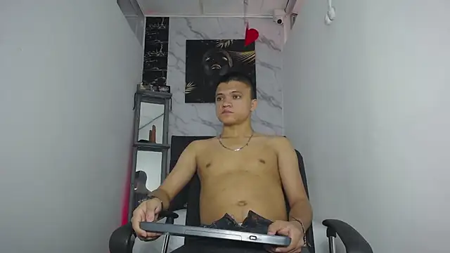 Snapshot of aly_n_sebas chatting on 09-18-25, 07:49 aly n sebas online show from 09-18-25, 07:49