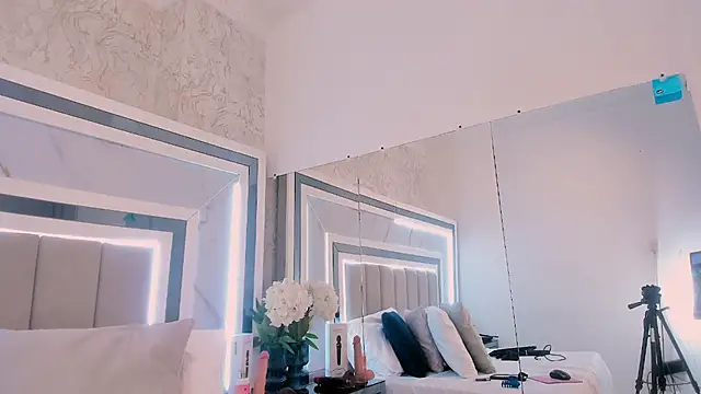 melodycharlotte online show from 12-04-25, 12:25