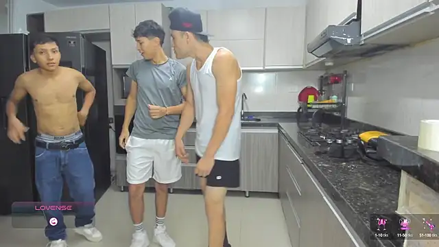 Snapshot of Crazymen_hot chatting on 09-23-25, 11:19 Crazymen hot online show from 09-23-25, 11:19