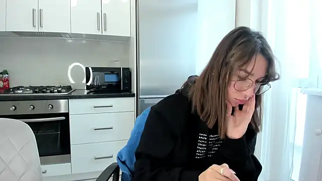 Snapshot of marylips chatting on 12-18-25, 10:54 marylips online show from 12-18-25, 10:54