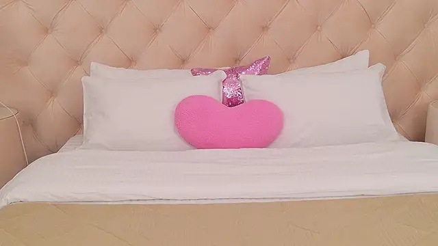 Snapshot of NoraHaynes chatting on 01-18-26, 02:59 NoraHaynes online show from 01-18-26, 02:59