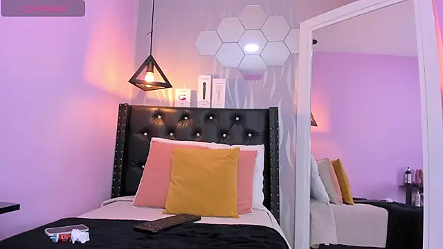 lucia-cute online show from 07-27-26, 06:48