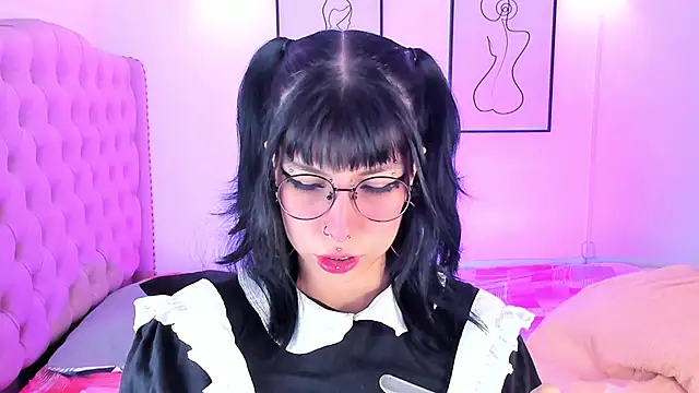 Snapshot of Rose_72 chatting on 10-08-25, 08:06 Rose 72 online show from 10-08-25, 08:06