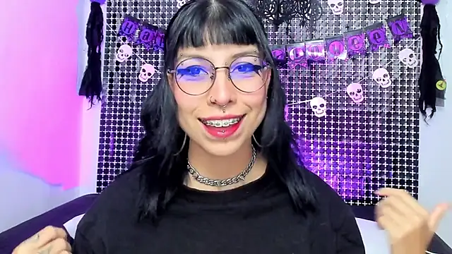 Snapshot of Rose_72 chatting on 10-18-25, 07:47 Rose 72 online show from 10-18-25, 07:47