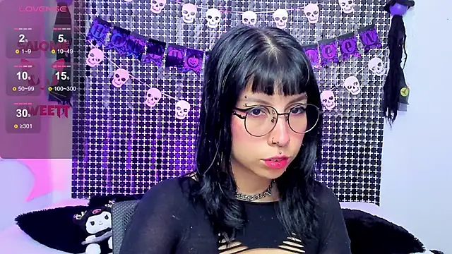 Snapshot of Rose_72 chatting on 10-21-25, 07:36 Rose 72 online show from 10-21-25, 07:36