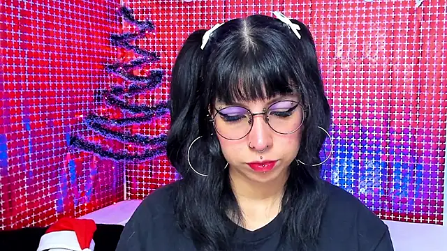 Snapshot of Rose_72 chatting on 12-19-25, 08:05 Rose 72 online show from 12-19-25, 08:05