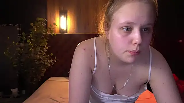 Snapshot of CrystallPaws chatting on 05-07-26, 05:35 CrystallPaws online show from 05-07-26, 05:35