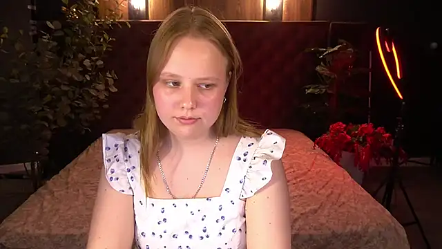 Snapshot of CrystallPaws chatting on 06-09-26, 05:41 CrystallPaws online show from 06-09-26, 05:41