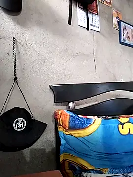 Snapshot of Tussi-amor chatting on 09-15-25, 03:45 Tussi-amor online show from 09-15-25, 03:45