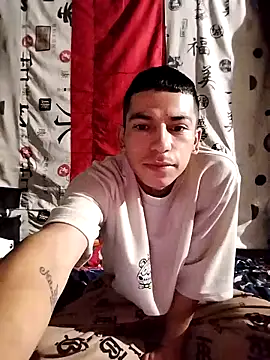 Snapshot of Tussi-amor chatting on 09-16-25, 06:58 Tussi-amor online show from 09-16-25, 06:58