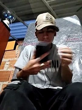 Snapshot of Tussi-amor chatting on 09-17-25, 10:28 Tussi-amor online show from 09-17-25, 10:28