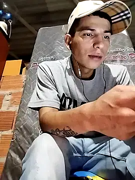 Snapshot of Tussi-amor chatting on 09-19-25, 04:03 Tussi-amor online show from 09-19-25, 04:03