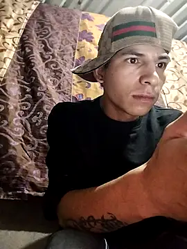 Snapshot of Tussi-amor chatting on 09-20-25, 06:47 Tussi-amor online show from 09-20-25, 06:47