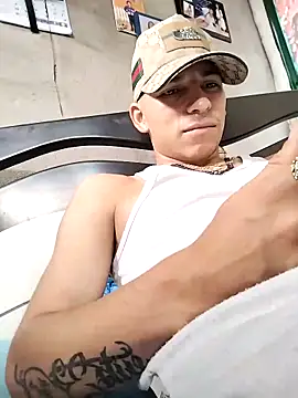 Snapshot of Tussi-amor chatting on 09-23-25, 03:04 Tussi-amor online show from 09-23-25, 03:04