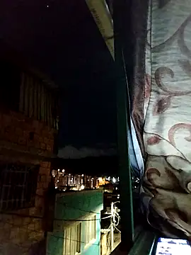 Snapshot of Tussi-amor chatting on 09-25-25, 09:35 Tussi-amor online show from 09-25-25, 09:35