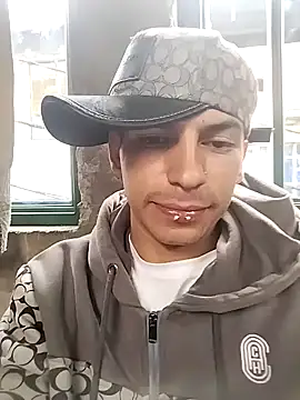 Snapshot of Tussi-amor chatting on 01-16-26, 01:04 Tussi-amor online show from 01-16-26, 01:04