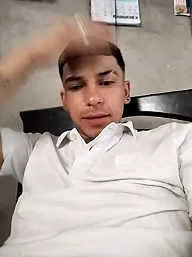 Snapshot of Tussi-amor chatting on 02-01-26, 12:59 Tussi-amor online show from 02-01-26, 12:59