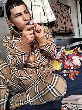 Snapshot of Tussi-amor chatting on 02-04-26, 05:30 Tussi-amor online show from 02-04-26, 05:30