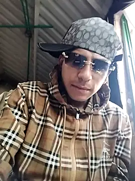 Snapshot of Tussi-amor chatting on 02-05-26, 11:26 Tussi-amor online show from 02-05-26, 11:26